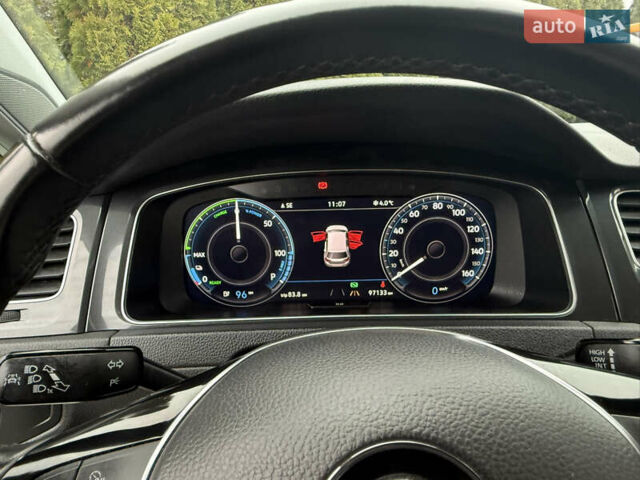 Белый Фольксваген e-Golf, объемом двигателя 0 л и пробегом 97 тыс. км за 11555 $, фото 38 на Automoto.ua