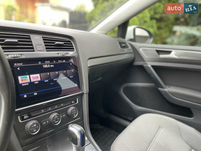 Белый Фольксваген e-Golf, объемом двигателя 0 л и пробегом 112 тыс. км за 13500 $, фото 25 на Automoto.ua