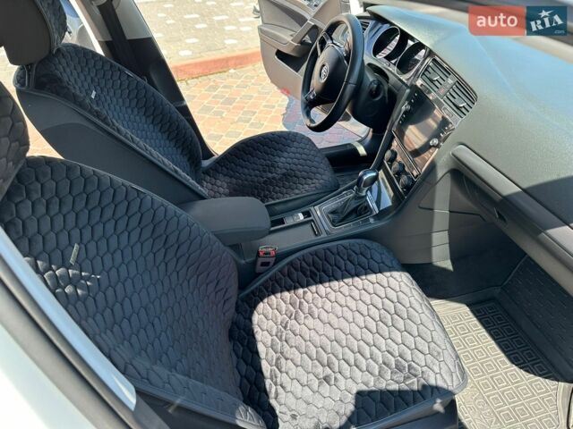 Белый Фольксваген e-Golf, объемом двигателя 0 л и пробегом 50 тыс. км за 11500 $, фото 19 на Automoto.ua