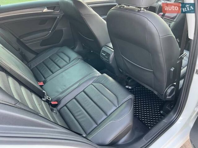 Белый Фольксваген e-Golf, объемом двигателя 0 л и пробегом 129 тыс. км за 11950 $, фото 27 на Automoto.ua