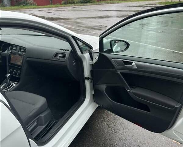 Белый Фольксваген e-Golf, объемом двигателя 0 л и пробегом 163 тыс. км за 11800 $, фото 3 на Automoto.ua