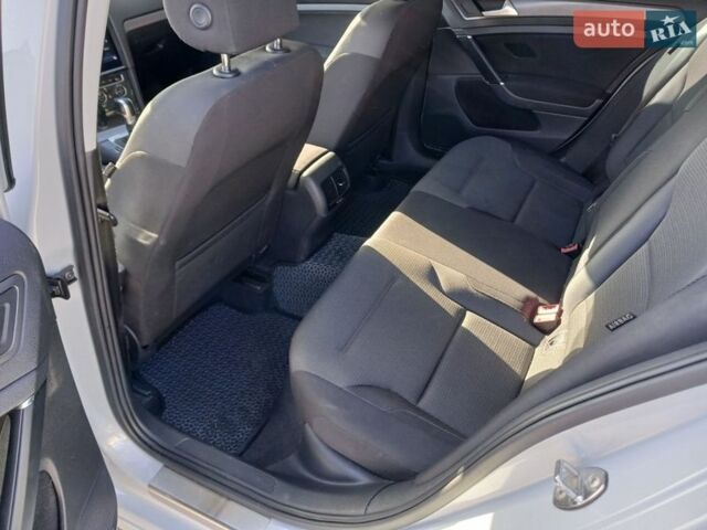 Білий Фольксваген e-Golf, об'ємом двигуна 0 л та пробігом 85 тис. км за 12900 $, фото 11 на Automoto.ua