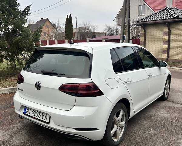 Белый Фольксваген e-Golf, объемом двигателя 0 л и пробегом 90 тыс. км за 12600 $, фото 8 на Automoto.ua