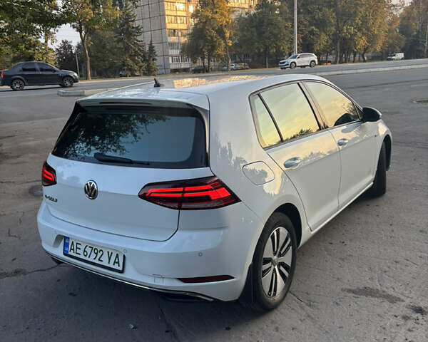 Белый Фольксваген e-Golf, объемом двигателя 0 л и пробегом 169 тыс. км за 12900 $, фото 1 на Automoto.ua