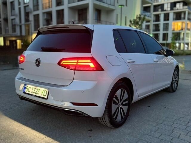 Белый Фольксваген e-Golf, объемом двигателя 0 л и пробегом 139 тыс. км за 13000 $, фото 3 на Automoto.ua