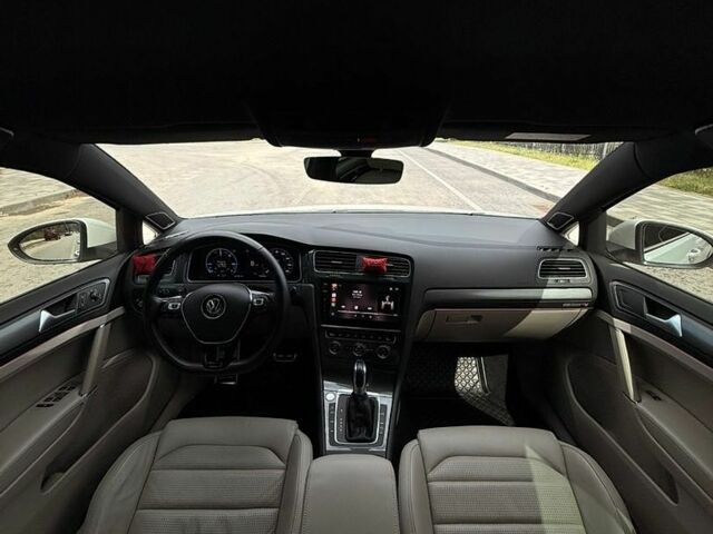 Белый Фольксваген e-Golf, объемом двигателя 0 л и пробегом 116 тыс. км за 14100 $, фото 19 на Automoto.ua