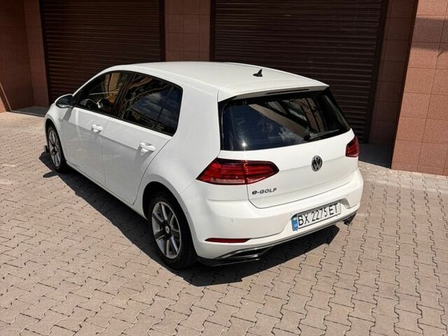 Белый Фольксваген e-Golf, объемом двигателя 0 л и пробегом 139 тыс. км за 12450 $, фото 12 на Automoto.ua
