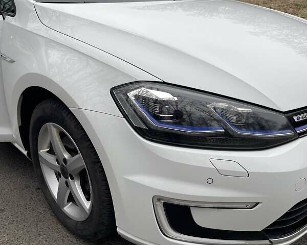 Білий Фольксваген e-Golf, об'ємом двигуна 0 л та пробігом 154 тис. км за 13200 $, фото 6 на Automoto.ua