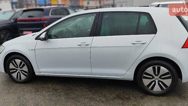 Белый Фольксваген e-Golf, объемом двигателя 0 л и пробегом 89 тыс. км за 12999 $, фото 4 на Automoto.ua