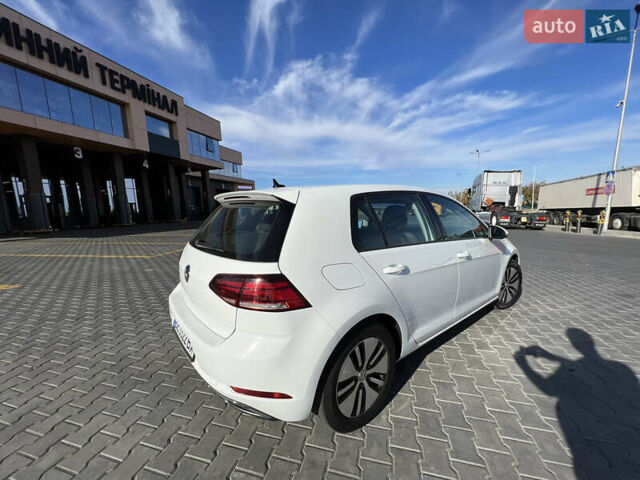 Белый Фольксваген e-Golf, объемом двигателя 0 л и пробегом 55 тыс. км за 12399 $, фото 7 на Automoto.ua