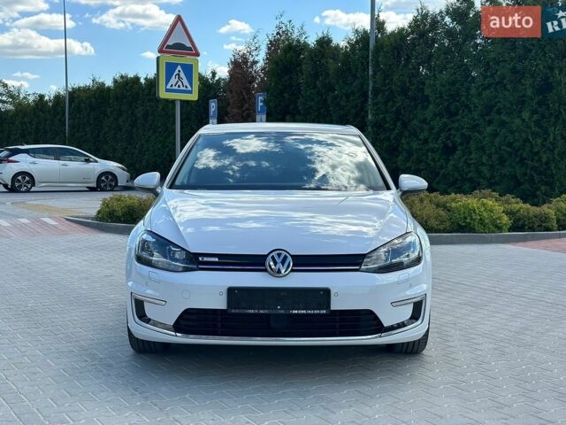 Белый Фольксваген e-Golf, объемом двигателя 0 л и пробегом 99 тыс. км за 11999 $, фото 1 на Automoto.ua
