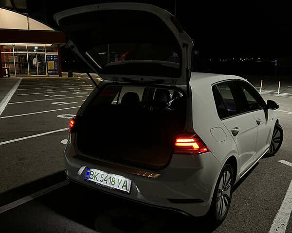 Білий Фольксваген e-Golf, об'ємом двигуна 0 л та пробігом 248 тис. км за 9500 $, фото 17 на Automoto.ua