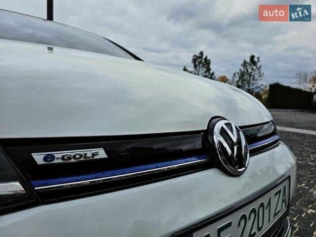 Белый Фольксваген e-Golf, объемом двигателя 0 л и пробегом 101 тыс. км за 12499 $, фото 3 на Automoto.ua
