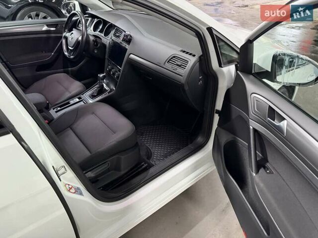 Білий Фольксваген e-Golf, об'ємом двигуна 0 л та пробігом 77 тис. км за 11000 $, фото 12 на Automoto.ua