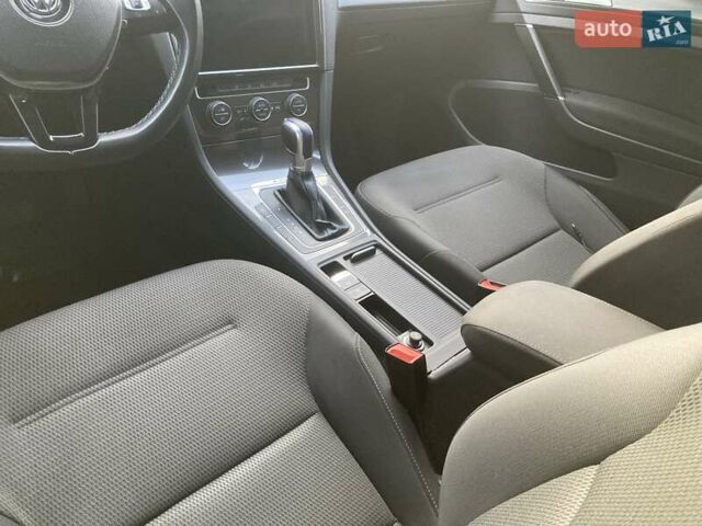 Белый Фольксваген e-Golf, объемом двигателя 0 л и пробегом 77 тыс. км за 13900 $, фото 8 на Automoto.ua