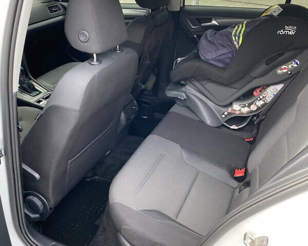 Белый Фольксваген e-Golf, объемом двигателя 0 л и пробегом 107 тыс. км за 13800 $, фото 10 на Automoto.ua