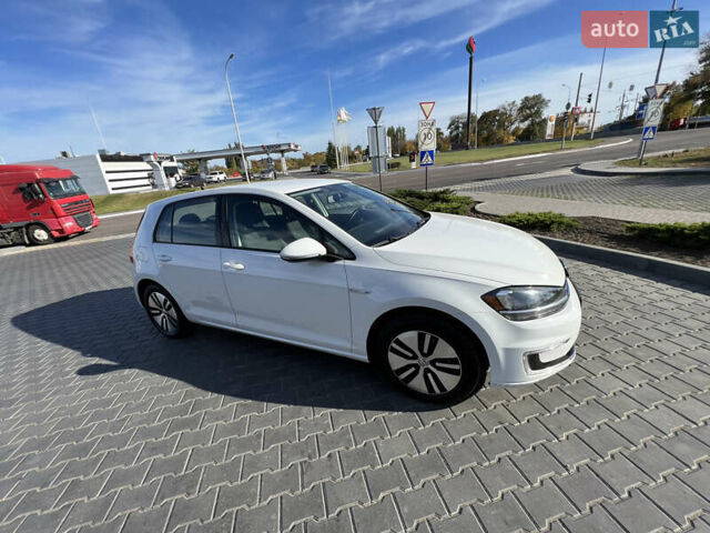 Белый Фольксваген e-Golf, объемом двигателя 0 л и пробегом 55 тыс. км за 12399 $, фото 6 на Automoto.ua