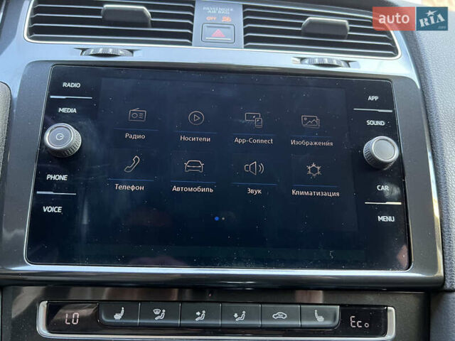 Белый Фольксваген e-Golf, объемом двигателя 0 л и пробегом 55 тыс. км за 12399 $, фото 15 на Automoto.ua