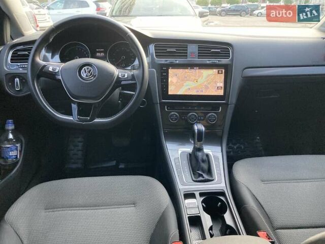 Белый Фольксваген e-Golf, объемом двигателя 0 л и пробегом 77 тыс. км за 13900 $, фото 6 на Automoto.ua