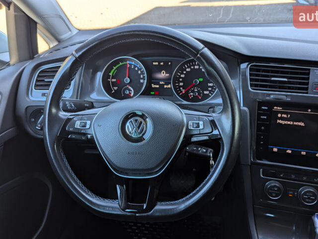 Белый Фольксваген e-Golf, объемом двигателя 0 л и пробегом 149 тыс. км за 11800 $, фото 26 на Automoto.ua