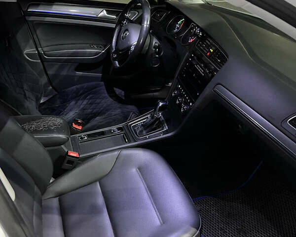 Білий Фольксваген e-Golf, об'ємом двигуна 0 л та пробігом 248 тис. км за 9500 $, фото 12 на Automoto.ua