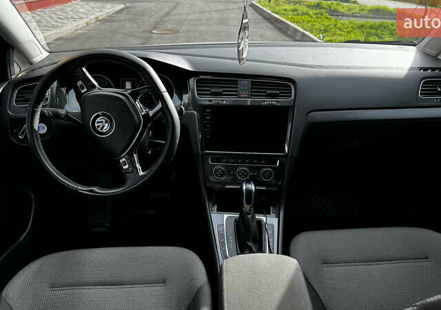 Белый Фольксваген e-Golf, объемом двигателя 0 л и пробегом 78 тыс. км за 14000 $, фото 7 на Automoto.ua