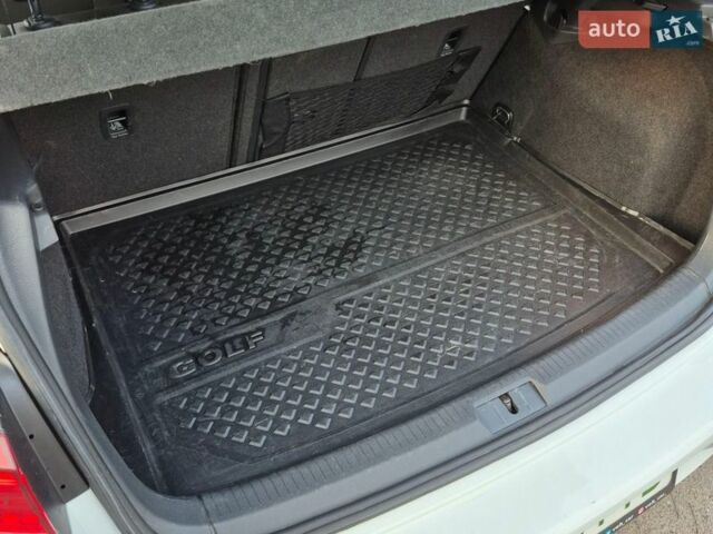 Білий Фольксваген e-Golf, об'ємом двигуна 0 л та пробігом 146 тис. км за 13500 $, фото 16 на Automoto.ua