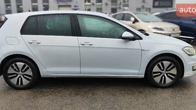 Белый Фольксваген e-Golf, объемом двигателя 0 л и пробегом 89 тыс. км за 12999 $, фото 2 на Automoto.ua