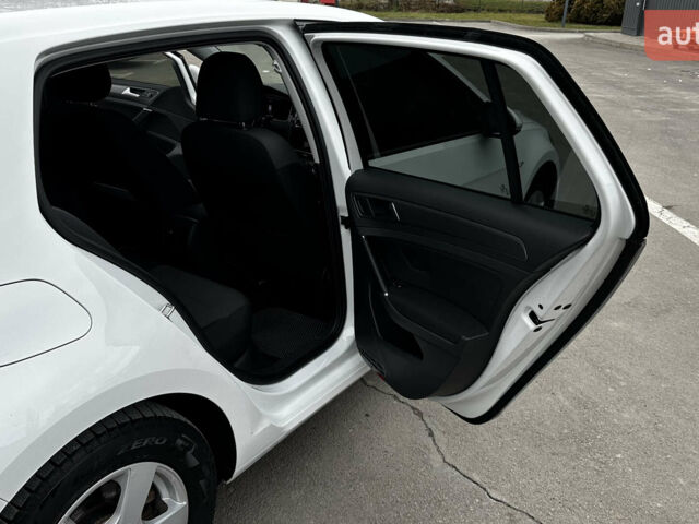 Білий Фольксваген e-Golf, об'ємом двигуна 0 л та пробігом 126 тис. км за 12900 $, фото 19 на Automoto.ua