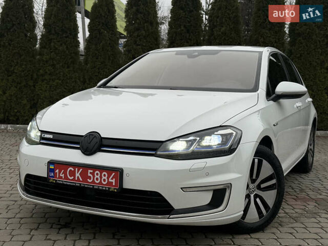 Белый Фольксваген e-Golf, объемом двигателя 0 л и пробегом 97 тыс. км за 11555 $, фото 3 на Automoto.ua