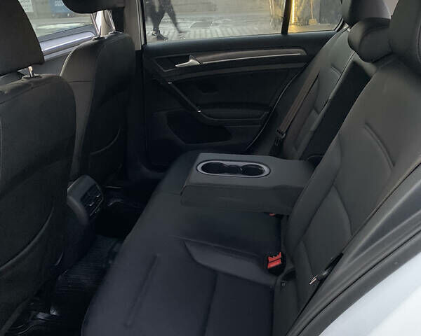 Белый Фольксваген e-Golf, объемом двигателя 0 л и пробегом 172 тыс. км за 14500 $, фото 19 на Automoto.ua