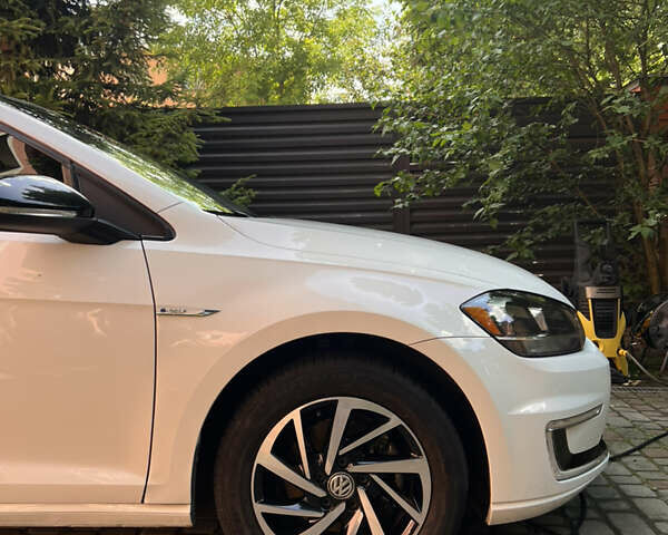 Белый Фольксваген e-Golf, объемом двигателя 0 л и пробегом 74 тыс. км за 11300 $, фото 9 на Automoto.ua