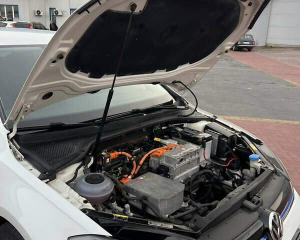 Білий Фольксваген e-Golf, об'ємом двигуна 0 л та пробігом 140 тис. км за 12500 $, фото 39 на Automoto.ua