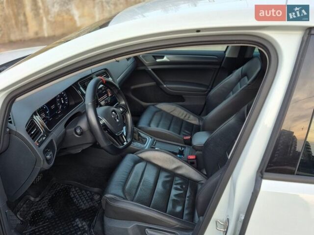 Білий Фольксваген e-Golf, об'ємом двигуна 0 л та пробігом 146 тис. км за 13500 $, фото 10 на Automoto.ua