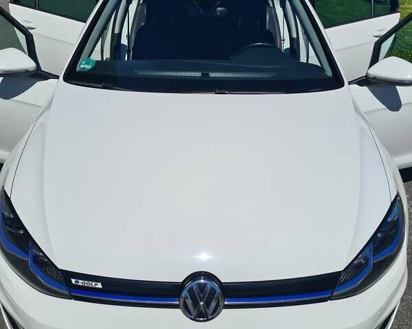 Белый Фольксваген e-Golf, объемом двигателя 0 л и пробегом 136 тыс. км за 19500 $, фото 6 на Automoto.ua
