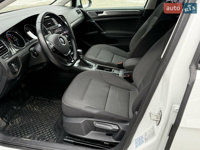 Белый Фольксваген e-Golf, объемом двигателя 0 л и пробегом 84 тыс. км за 11999 $, фото 37 на Automoto.ua