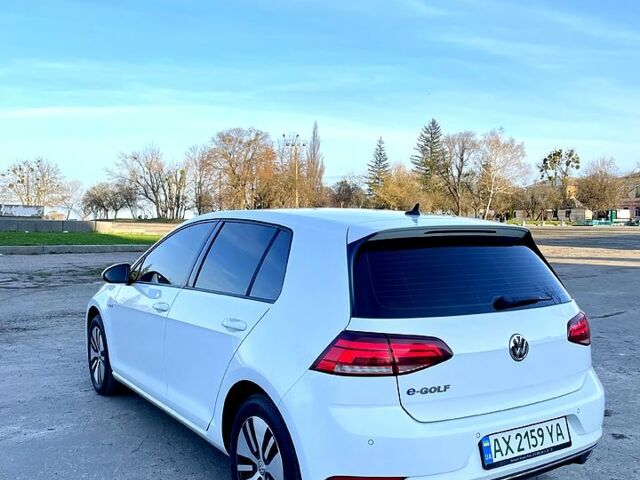 Белый Фольксваген e-Golf, объемом двигателя 0 л и пробегом 121 тыс. км за 11900 $, фото 5 на Automoto.ua