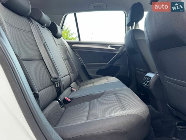 Білий Фольксваген e-Golf, об'ємом двигуна 0 л та пробігом 119 тис. км за 12800 $, фото 18 на Automoto.ua