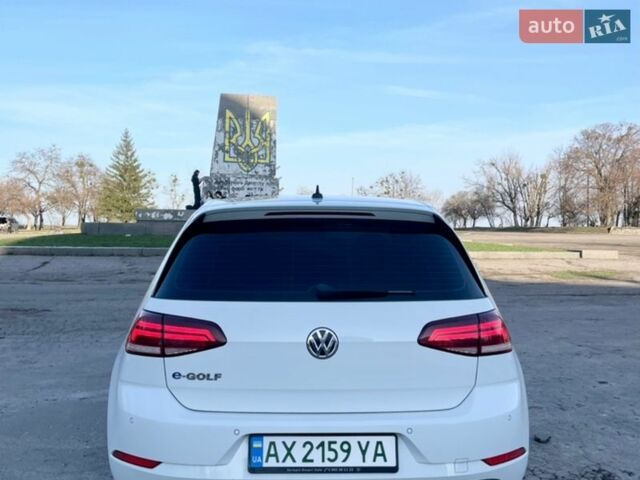 Белый Фольксваген e-Golf, объемом двигателя 0 л и пробегом 121 тыс. км за 11900 $, фото 6 на Automoto.ua