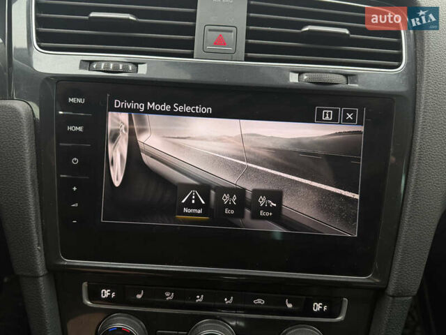 Белый Фольксваген e-Golf, объемом двигателя 0 л и пробегом 97 тыс. км за 11555 $, фото 22 на Automoto.ua