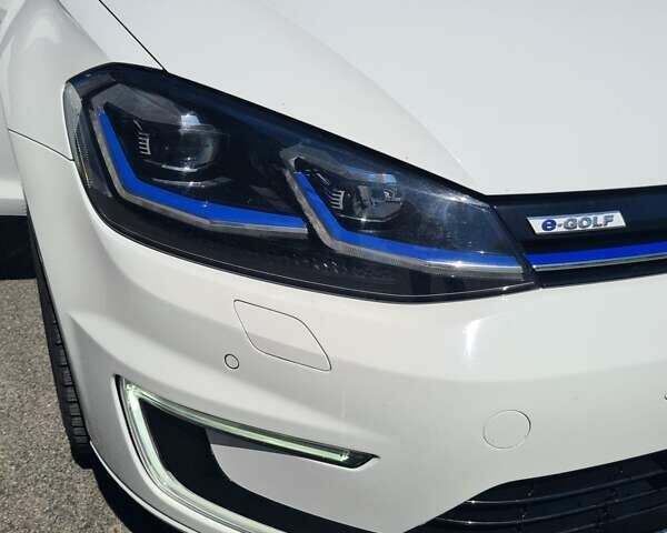 Белый Фольксваген e-Golf, объемом двигателя 0 л и пробегом 136 тыс. км за 19500 $, фото 2 на Automoto.ua