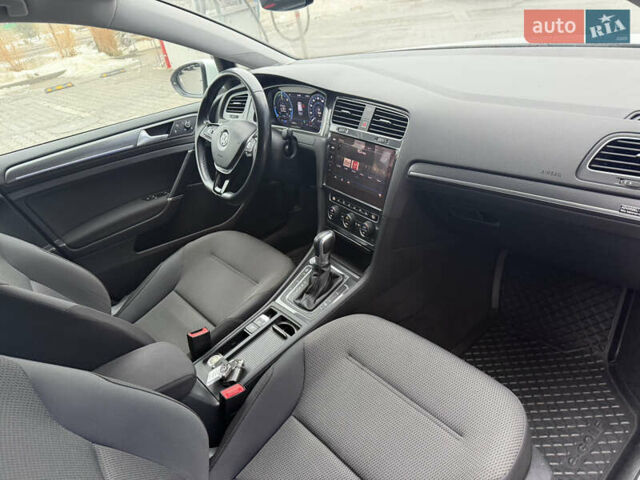 Белый Фольксваген e-Golf, объемом двигателя 0 л и пробегом 137 тыс. км за 12500 $, фото 49 на Automoto.ua