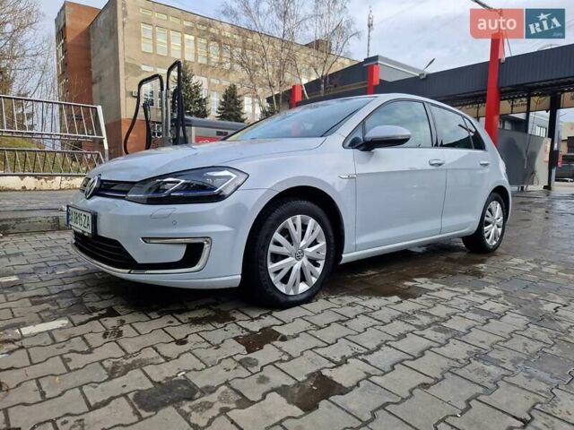 Белый Фольксваген e-Golf, объемом двигателя 0 л и пробегом 97 тыс. км за 12950 $, фото 2 на Automoto.ua