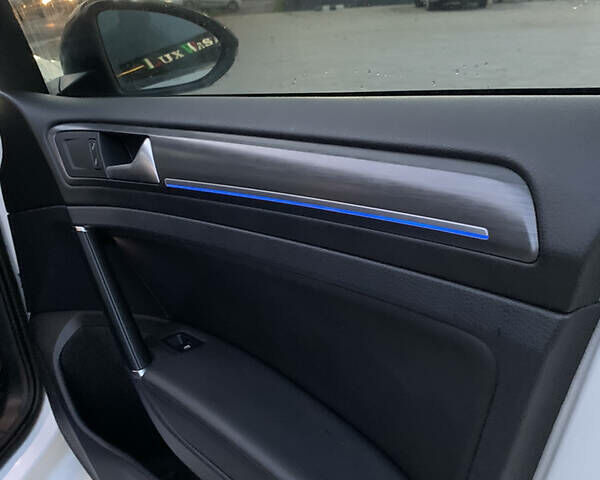 Белый Фольксваген e-Golf, объемом двигателя 0 л и пробегом 172 тыс. км за 14500 $, фото 15 на Automoto.ua