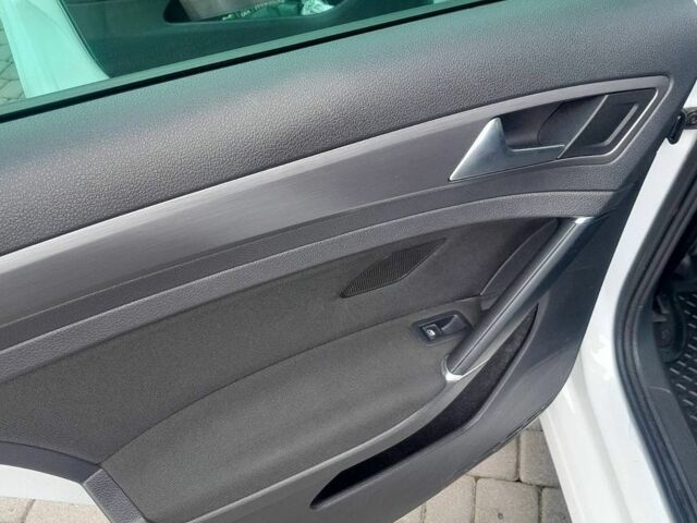 Білий Фольксваген e-Golf, об'ємом двигуна 0 л та пробігом 150 тис. км за 11400 $, фото 6 на Automoto.ua