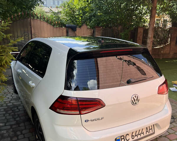 Белый Фольксваген e-Golf, объемом двигателя 0 л и пробегом 74 тыс. км за 11300 $, фото 7 на Automoto.ua
