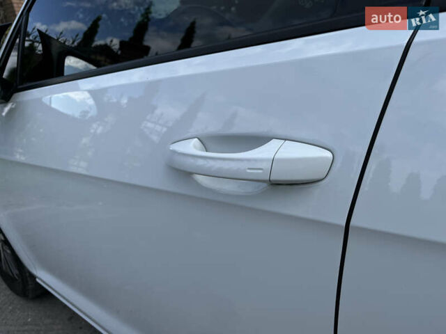 Білий Фольксваген e-Golf, об'ємом двигуна 0 л та пробігом 74 тис. км за 15200 $, фото 17 на Automoto.ua
