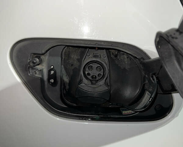 Білий Фольксваген e-Golf, об'ємом двигуна 0 л та пробігом 248 тис. км за 9500 $, фото 19 на Automoto.ua