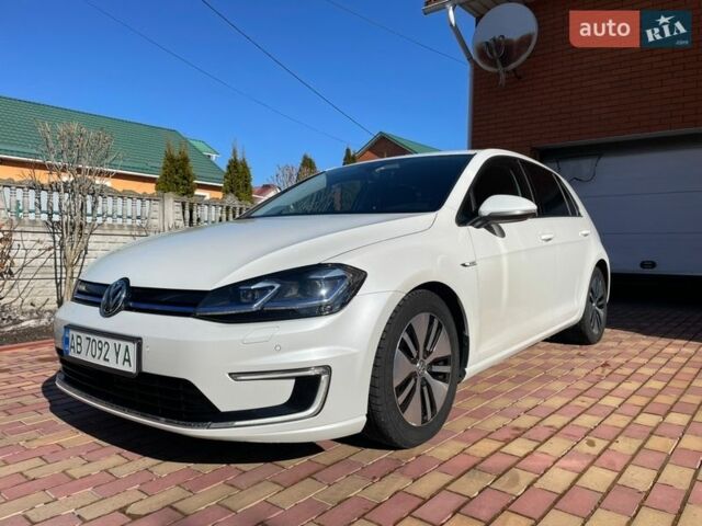 Белый Фольксваген e-Golf, объемом двигателя 0 л и пробегом 97 тыс. км за 14500 $, фото 2 на Automoto.ua
