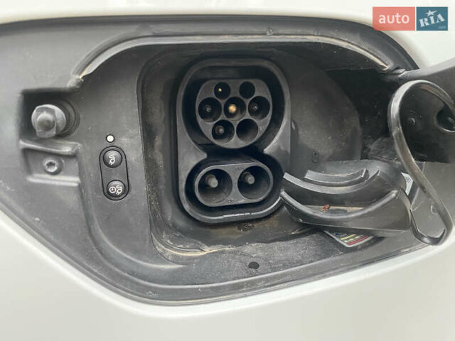 Білий Фольксваген e-Golf, об'ємом двигуна 0 л та пробігом 127 тис. км за 14500 $, фото 16 на Automoto.ua